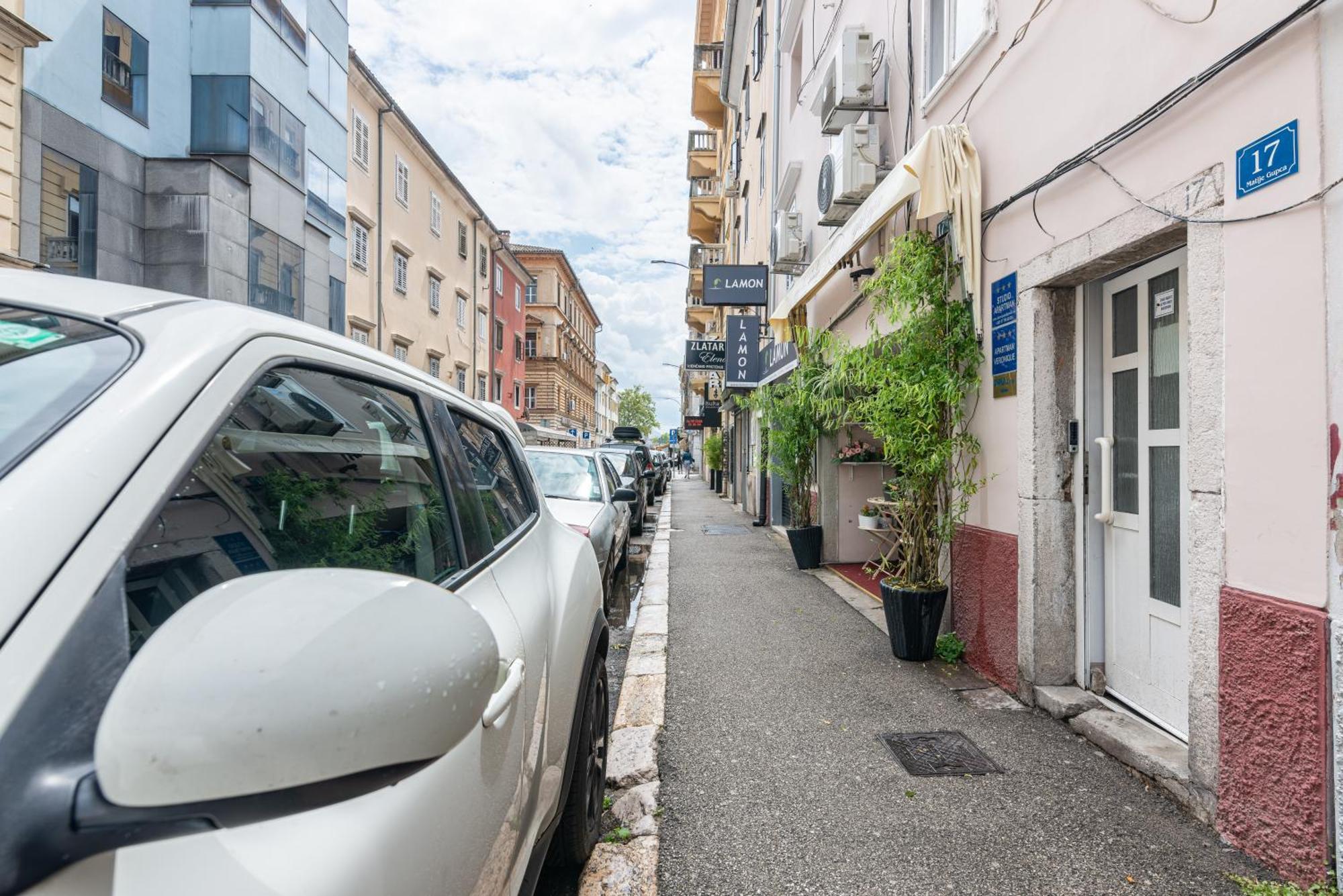 Small, Sweet & Cosy Apartments Rijeka Luaran gambar